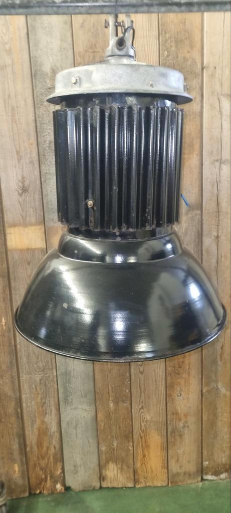 2 lampes industrielles robustes noires, Maison & Meubles, Lampes | Suspensions, Enlèvement