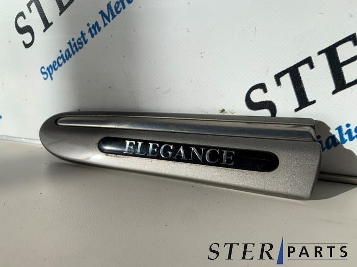 Bande décorative d'un Mercedes C-Klasse, Autos : Pièces & Accessoires, Carrosserie & Tôlerie, Mercedes-Benz, Utilisé, 3 mois de garantie