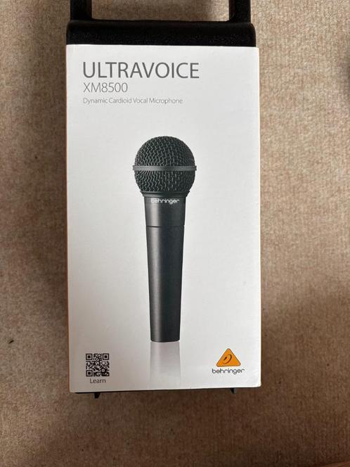 Behringer XM8500 Dynamische Microfoon met statief– Nieuwstaa, Muziek en Instrumenten, Microfoons, Zo goed als nieuw, Ophalen of Verzenden
