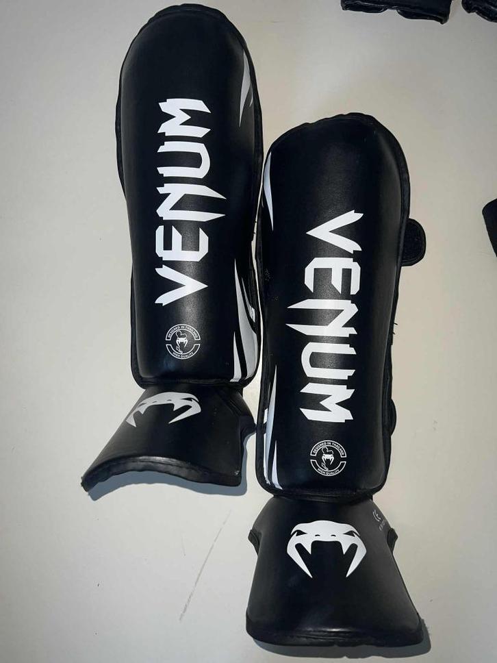 scheenbescherming Venom - maat Medium, Sport en Fitness, Boksen, Zo goed als nieuw, Bokshandschoenen, Ophalen