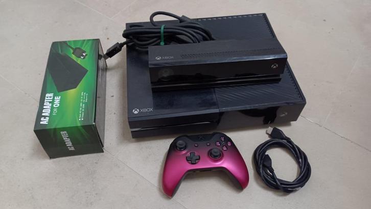 xbox one console + Kinect camera + controller + games, Games en Spelcomputers, Spelcomputers | Xbox One, Gebruikt, Xbox One, 500 GB