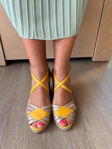Gele sandalen met sleehak Kana 39 beschikbaar voor biedingen
