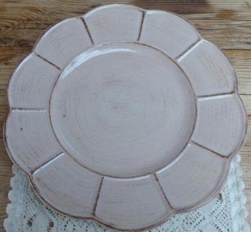 Grote landelijke schaal, oude look en gegolfde rand, beige, Huis en Inrichting, Keuken | Servies, Gebruikt, Schaal of Schalen