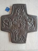 Bronzen wandkruis, Ophalen, Brons