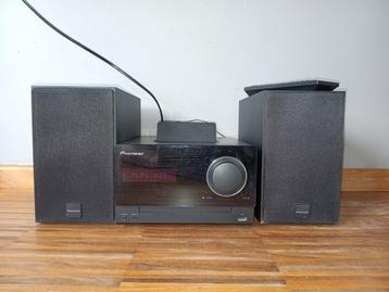 Pioneer Cd-speler + dockingstation met boxen beschikbaar voor biedingen