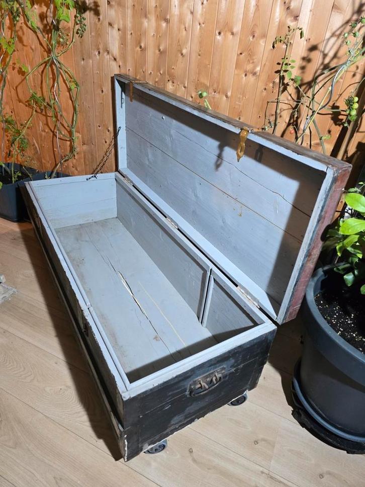 Houten kist op wielen, Huis en Inrichting, Woonaccessoires | Kisten, Zo goed als nieuw, Metaal, Ophalen