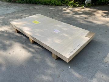 Gratis grote verpakking pallet beschikbaar voor biedingen