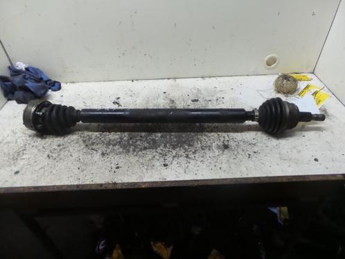 Aandrijfas rechts-voor van een Volkswagen Golf, Auto-onderdelen, Remmen en Aandrijving, Gebruikt, 3 maanden garantie, Ophalen of Verzenden