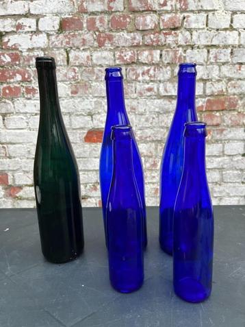 5 bouteilles décoratives en verre bleu