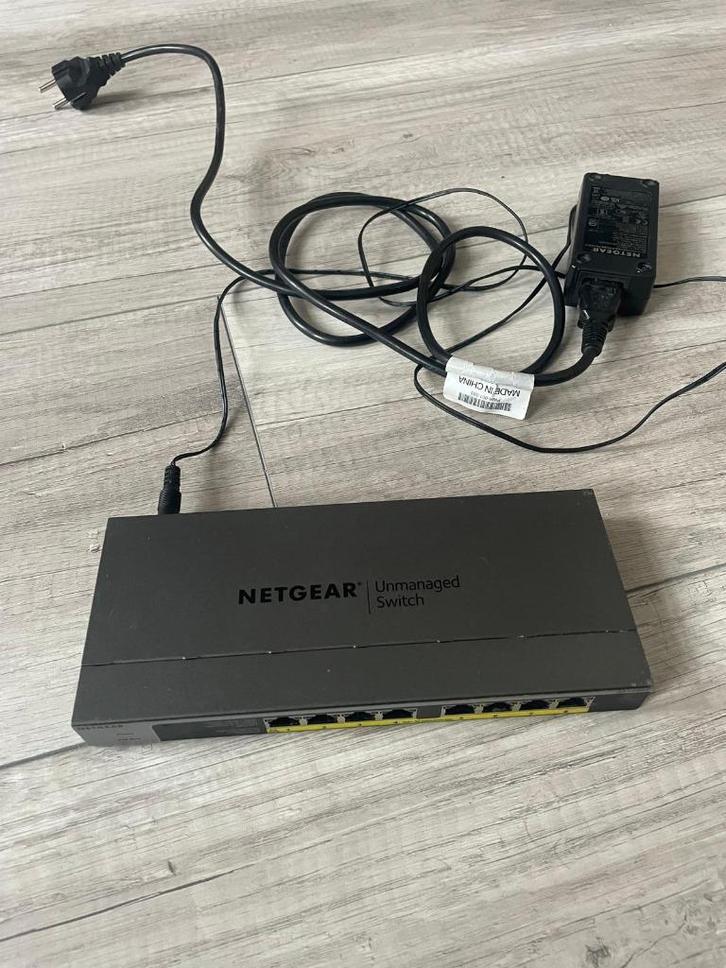 Netgear GS108PP – 8-Poorts Unmanaged PoE+ Switch, Computers en Software, Netwerk switches, Zo goed als nieuw, Ophalen of Verzenden