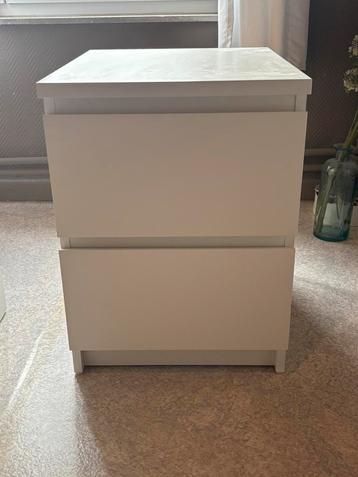 Ikea malm nachtkastje beschikbaar voor biedingen