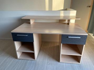 Bureau beschikbaar voor biedingen