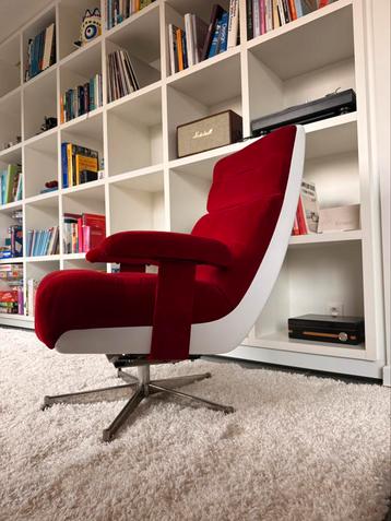 Space age lounge chair beschikbaar voor biedingen