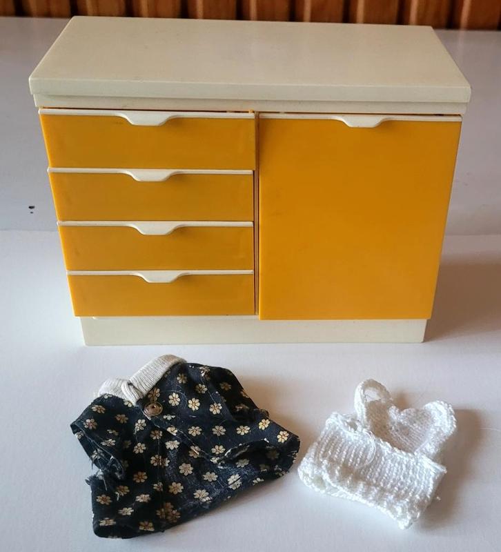 Meuble de cuisine vintage Sindy Pedigree de 1976, Collections, Poupées, Utilisé, Accessoires, Enlèvement ou Envoi