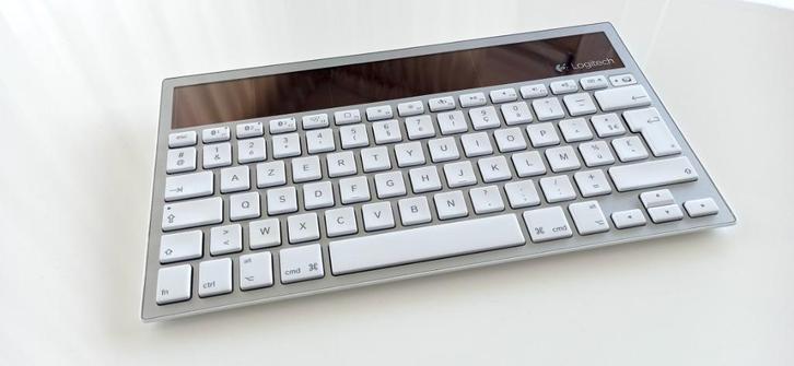 Logitech draadloos zonnenergie toetsenbord K760 (nieuwstaat), Computers en Software, Toetsenborden, Zo goed als nieuw, Azerty