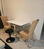 Compacte eettafel met 2 rotan stoelen en krukje, Ophalen of Verzenden
