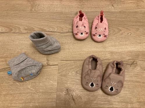 Baby pantoffeltjes en kousjes (nieuw!), Kinderen en Baby's, Babykleding | Schoentjes en Sokjes, Nieuw, Ophalen of Verzenden