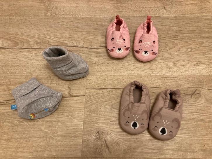 Baby pantoffeltjes en kousjes (nieuw!), Kinderen en Baby's, Babykleding | Schoentjes en Sokjes, Nieuw, Ophalen of Verzenden