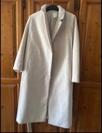 Damesmantel ongedragen, Enlèvement