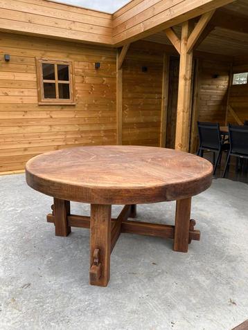 Eiken eettafel beschikbaar voor biedingen