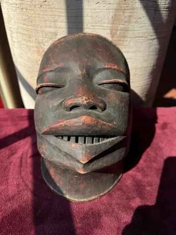 Authentieke zeer oude originele Afrikaanse Maskers  beschikbaar voor biedingen
