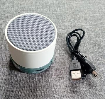 Bluetooth-luidspreker en draagbare radio beschikbaar voor biedingen