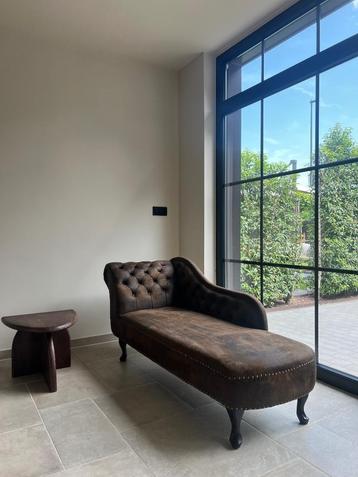 Donkerbruine chaise longue – mooie staat beschikbaar voor biedingen