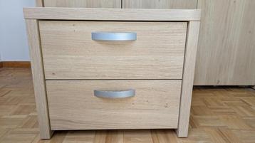 BALOU houten nachtkastje beschikbaar voor biedingen