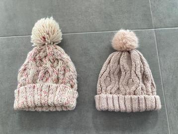 2 Mutsen beschikbaar voor biedingen