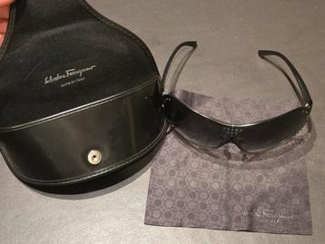 Salvatore Ferragamo zonnebril oversized beschikbaar voor biedingen