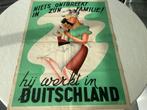 Oude affiche NIETS ONTBREEKT IN ZIJN FAMILIE ! HIJ WERKT IN, Verzamelen, Posters, Ophalen of Verzenden, A1 t/m A3, Reclame, Rechthoekig Staand
