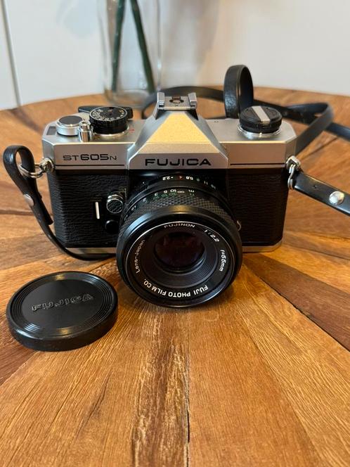 Fujica ST605N analoog fototoestel met lens & hoesje, Audio, Tv en Foto, Fotocamera's Analoog, Zo goed als nieuw, Spiegelreflex