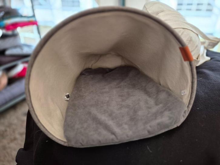D&D Home cuddly cave poezenmand - Geel - Putte, Dieren en Toebehoren, Kattenmanden, Zo goed als nieuw, Ophalen of Verzenden
