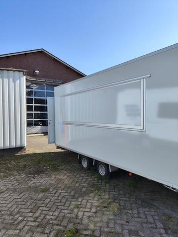 Snackwagen Frietwagen Foodtruck 2025 5.11m x 2m op voorraad beschikbaar voor biedingen