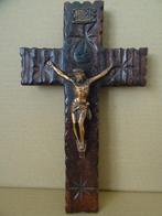 Crucifix croix bois ancien 29 cm avec croix soleil 1930, Enlèvement ou Envoi