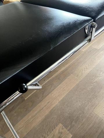 Behandeltafel beschikbaar voor biedingen