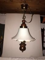 Hanglamp van koper en hout, met wit glazen kap, Enlèvement