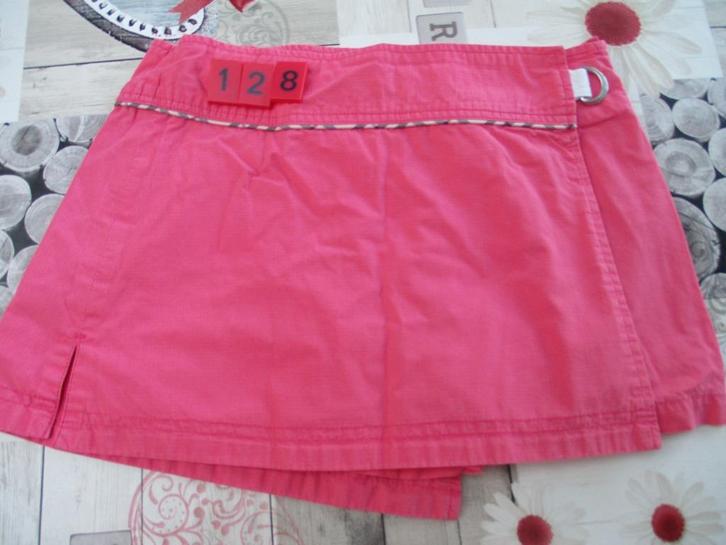 roze skort rok Burberry maat 128, Kinderen en Baby's, Kinderkleding | Maat 128, Zo goed als nieuw, Meisje, Jurk of Rok, Ophalen of Verzenden