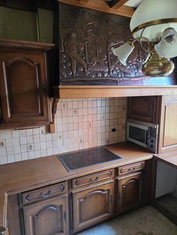 Voleiken keuken met koperen elementen  disponible aux enchères