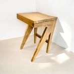V-shape massief houten kruk met rotan zitting, Huis en Inrichting, Ophalen, Nieuw, Hout