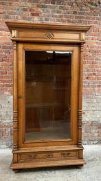 Eiken vitrinekast met glazen deur en lade, Enlèvement
