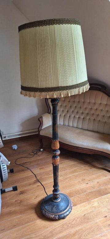 schemerlamp beschikbaar voor biedingen