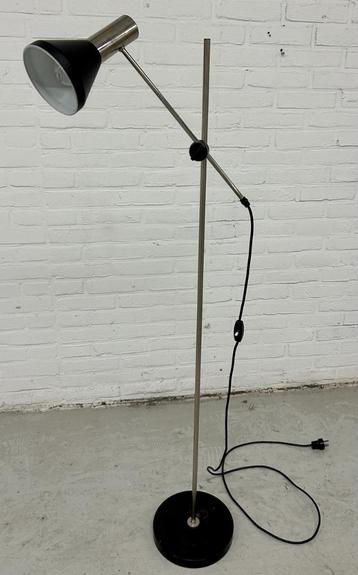 Vintage hengellamp, vloerlamp beschikbaar voor biedingen