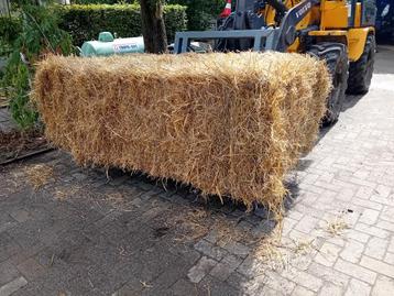 grote pakken stro beschikbaar voor biedingen