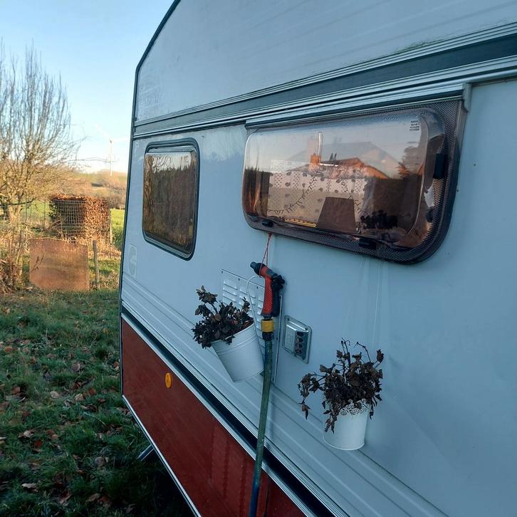 ️ Caravane vintage Bürstner Delphin / Flipper, Caravanes & Camping, Caravanes, Particulier, jusqu'à 2, jusqu'à 500 kg, Bürstner