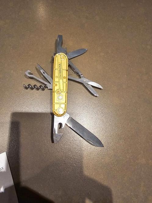 De Victorinox Climber Gold Limited Edition 2016 is een speci, Caravans en Kamperen, Kampeergereedschap, Zo goed als nieuw, Ophalen of Verzenden