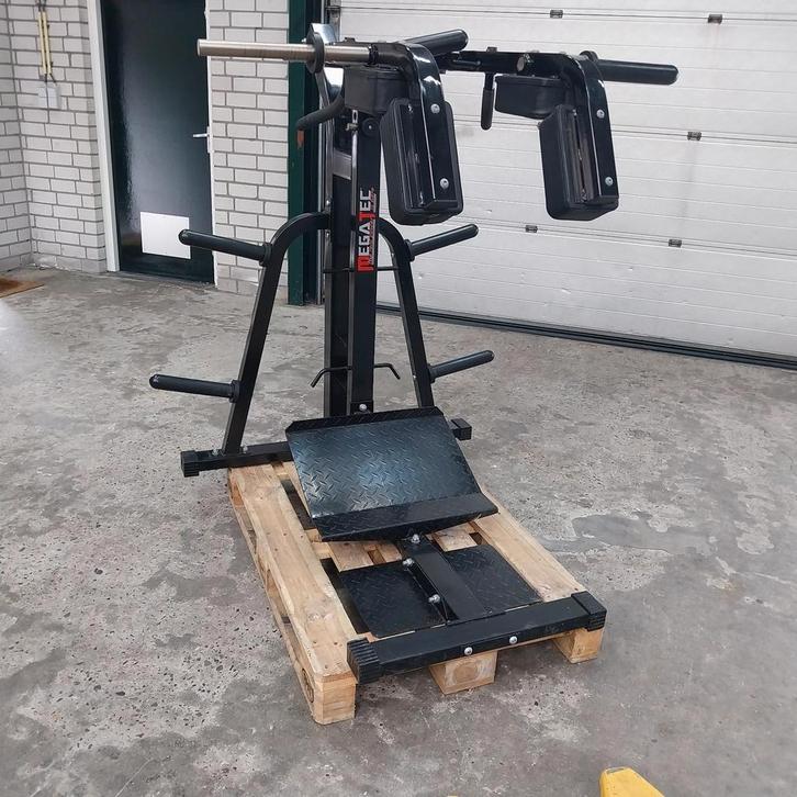 Mega Tec  Squat Machine, Sport en Fitness, Fitnessmaterialen, Halterschijven, Ophalen