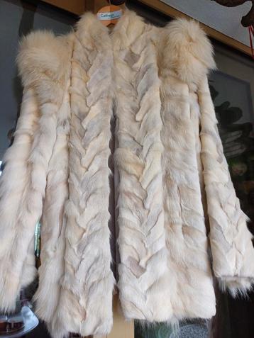  2 bontjassen 1x Wolf e 1x geit in warme kleur nuances. beschikbaar voor biedingen