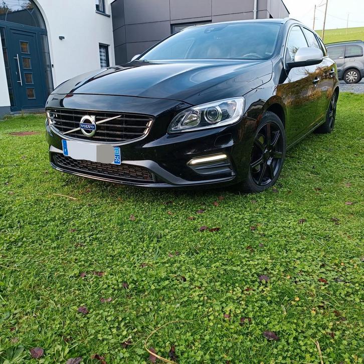 Volvo V60 R-Design D3 2l 150cv 2017, Autos, Volvo, Particulier, V60, Bluetooth, Diesel, Automatique, Noir, Noir, Entretenue par le concessionnaire