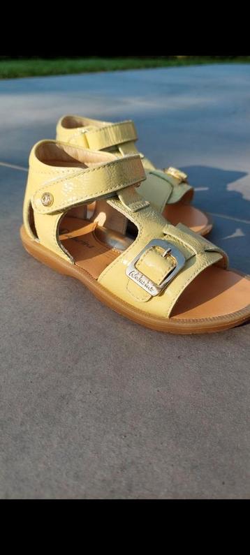 gele meisjes sandalen Naturino maat 24 (1 x gedragen) beschikbaar voor biedingen